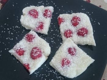 Frozen yogurt bark