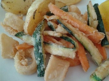 verdure e calamari in pastella