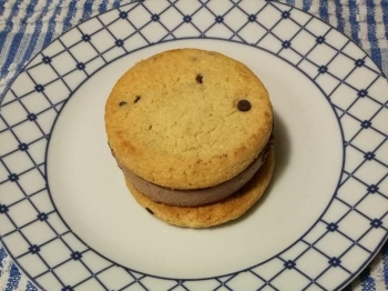Panini dolci di pasta frolla con cuore di cioccolato