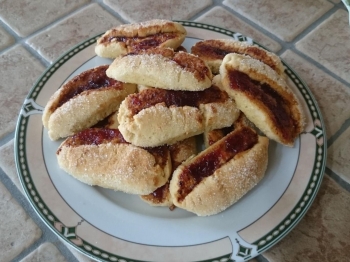 Biscotti della nonna con cuore di confettura