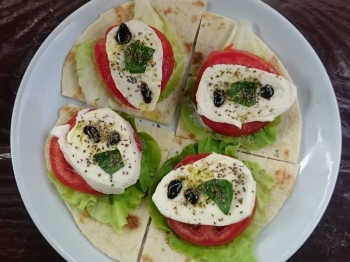 Piadina caprese