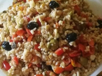 Riso ai tre cereali con tonno e verdure