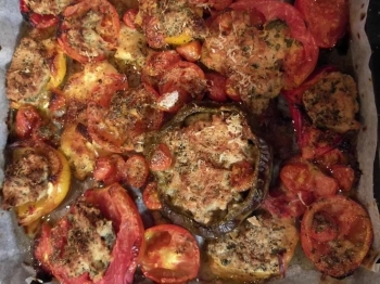 Pomodori, zucchine e peperoni ripeni