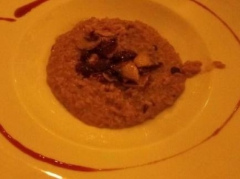 Risotto con funghi vino rosso e fragole
