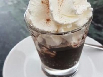 Caffè freddo con panna