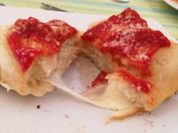 Pizza fritta farcita