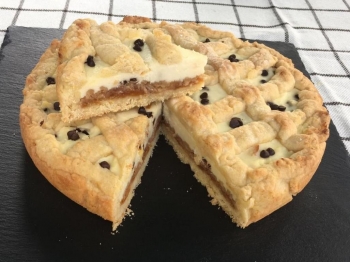 Torta con ricotta, gocce di cioccolato e arancia candita
