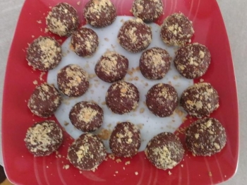 Tartufini con pasta di mandorle e nocciole