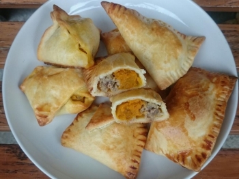 Fagottini con zucca e salsiccia