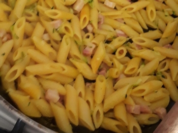 Penne con dadini di pancetta