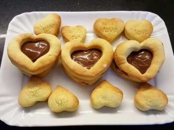 Biscotti all' olio con Nutella