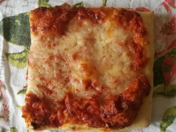 Pizza al taglio fatta in casa soffice e gustosa