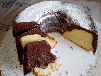 Ciambellone all'acqua bicolore