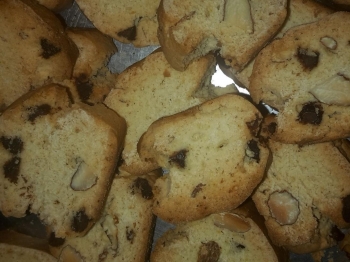 Croccantelli mandorle e gocce di cioccolato