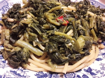 Bucatini con broccoletti pinoli e uvetta