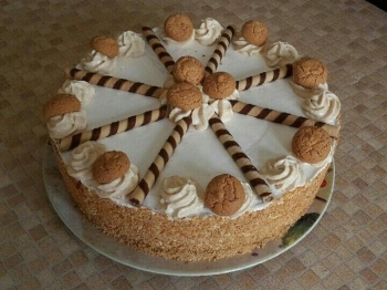 Pan di spagna con crema all’amaretto