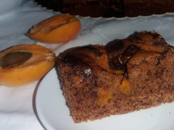 Torta cioccolato e albicocche