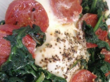 Uovo, spinaci e salame