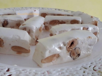 Torrone morbido alle nocciole e mandorle