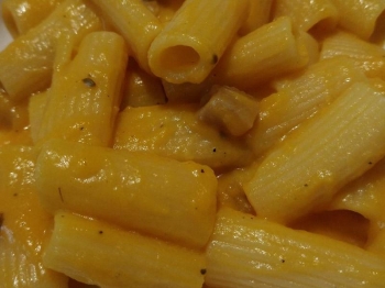 Pasta con crema di zucca e pancetta