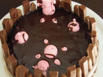 Torta &quot;tinozza con maialini&quot; al cioccolato
