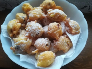 FRITELLE DI MELE E UVETTA