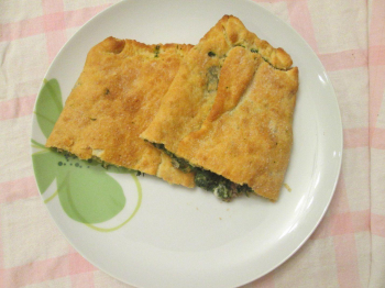 Pizza farcita spinaci e mozzarella