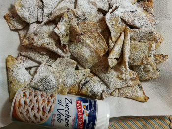 Tortelli dolci di Carnevale ripieni di marmellata ed amaretti