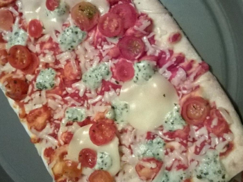 pizza ai pomodorini