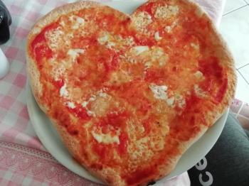 Pizza croccante fuori e arenata dentro