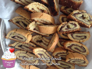 Biscotti arrotolati farciti