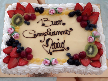torta di compleanno 2019 nonna Maria: pan di spagna con chantilly e frutta fresca