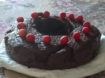 ciambellone cacao e ciliegie