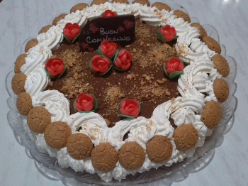Torta mousse al cioccolato e amaretti