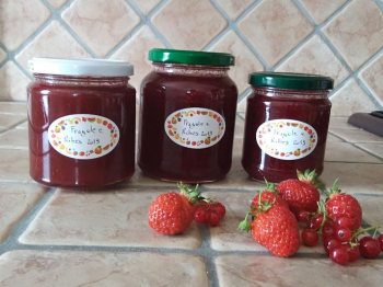 Confettura di fragole e ribes rosso