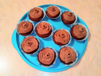Muffin con frosting al cioccolato