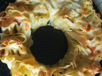 Corona di pasta con patate e piselli