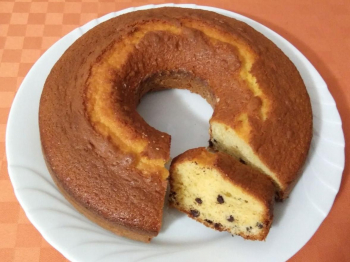 Ciambella alla panna con gocce di cioccolato