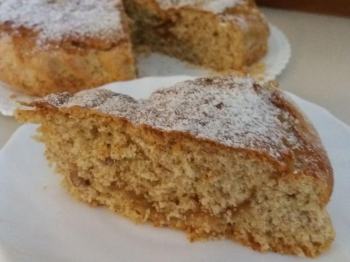 Dolce soffice all'arancia con confettura di mele aromatizzata allo zenzero