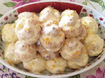 Bigné ripieni e glassati con crema al limone