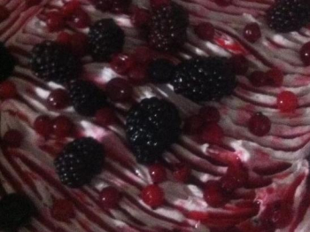 Torta allo yogurt e frutti di bosco