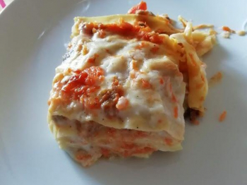 Lasagne con zucca funghi misti e salsiccia