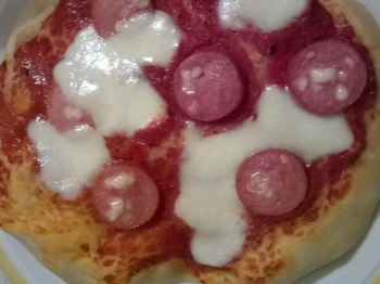 pizza con wurster al formaggio