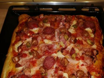 Pizza in teglia alta e soffice