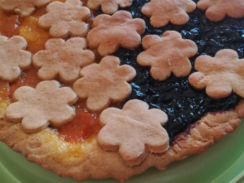 Crostata morbida con marmellata di pesche