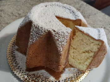 Finto pandoro (chiffoncake)