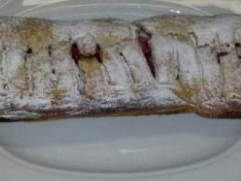 Strudel mele e marmellata