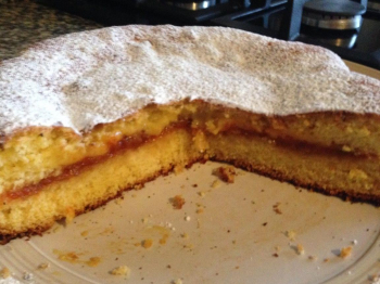 Torta con cuore di marmellata