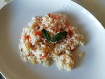 Risotto con trota affumicata e mela golden