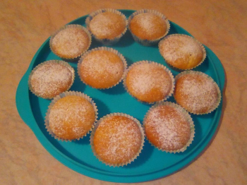 Muffin alla mandorla con cuore di prugna
